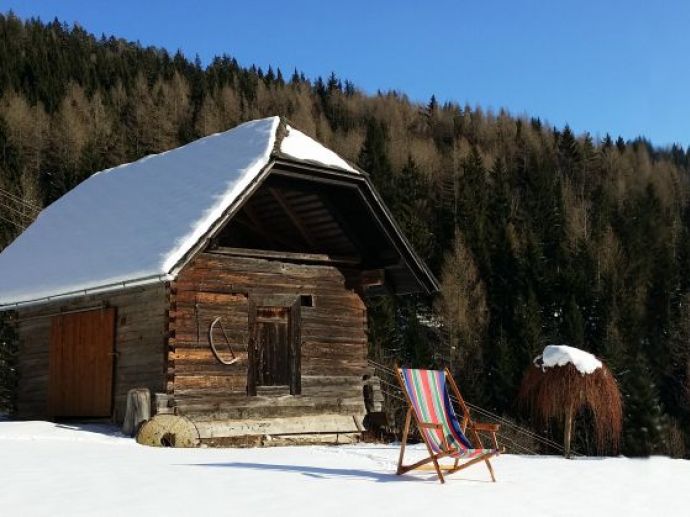 Frühlingssonne vor dem Landhaus Kurzen im Almenland Die Sonne bestrahlt das Urlaubsparadies Ferienhaus Kurzen in der Steiermark