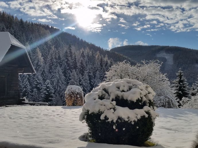 Schnee und Sonne beim Landhaus Kurzen